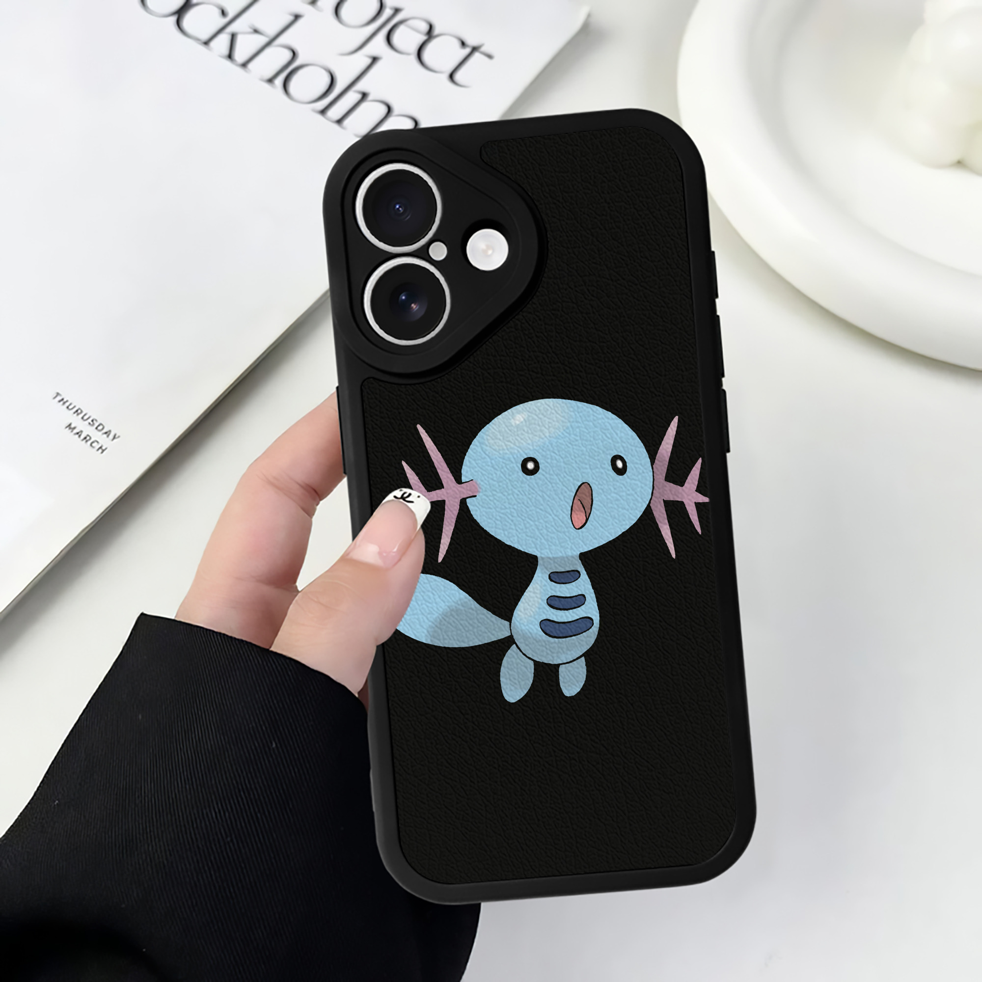 （画像用） ポケットモンスター Pokémon 【iPhone 16シリーズ対応】シリコンスマホケース（レザー調） 材質：シリコン